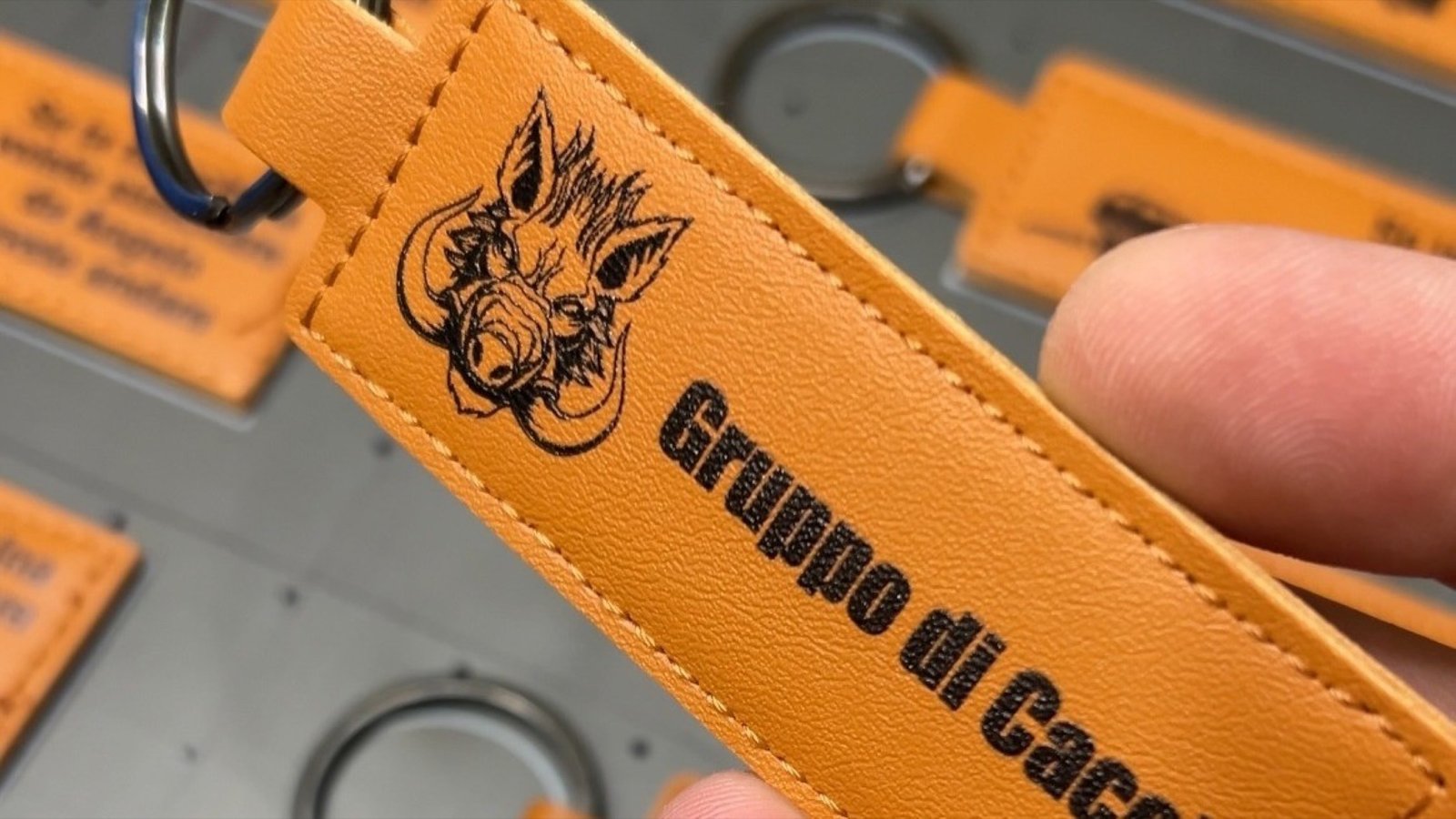 Portachiavi in pelle riciclata: il futuro della sostenibilità nei gadget aziendali